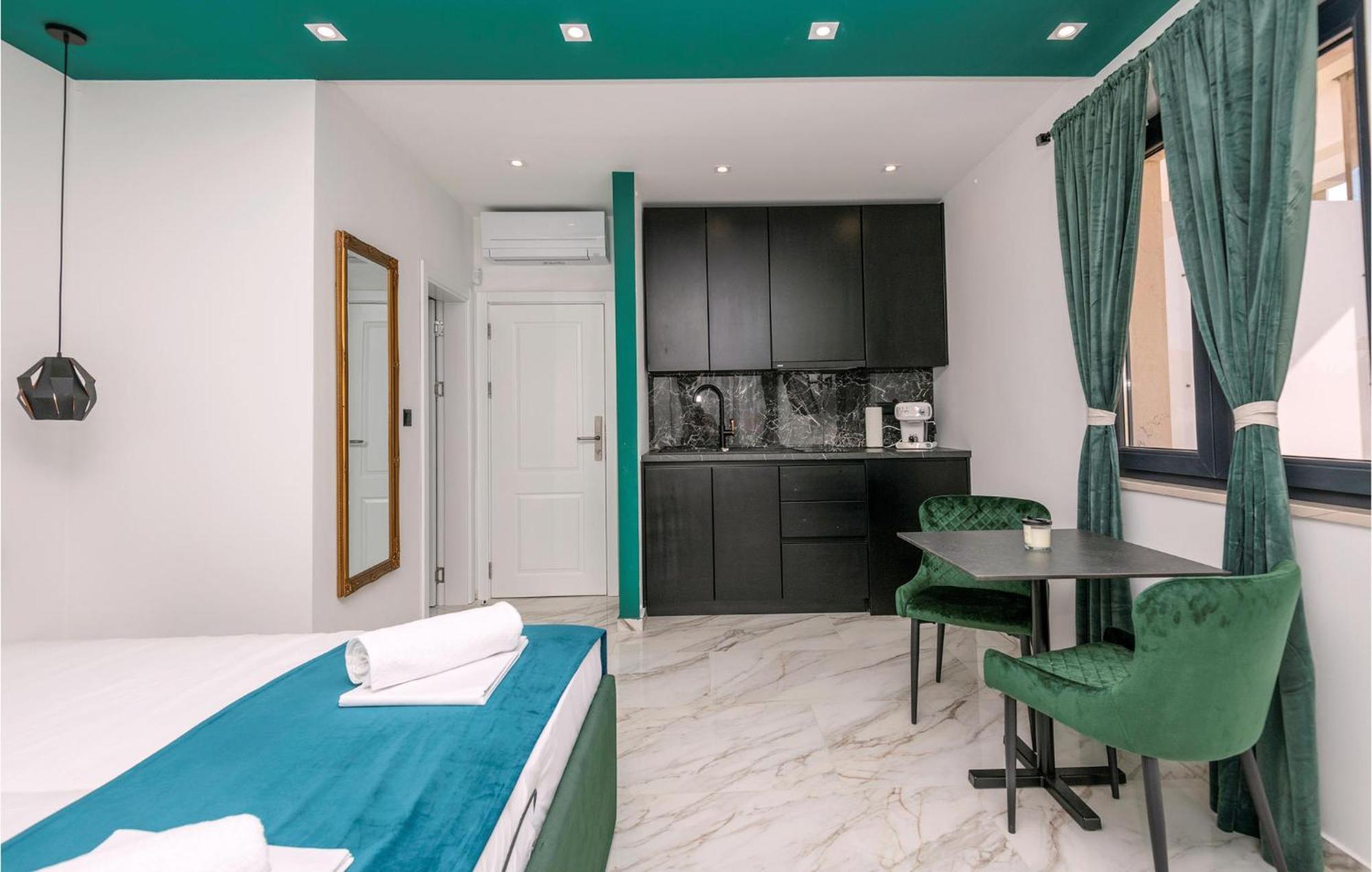 Awesome Apartment In Makarska With Wifi Ngoại thất bức ảnh