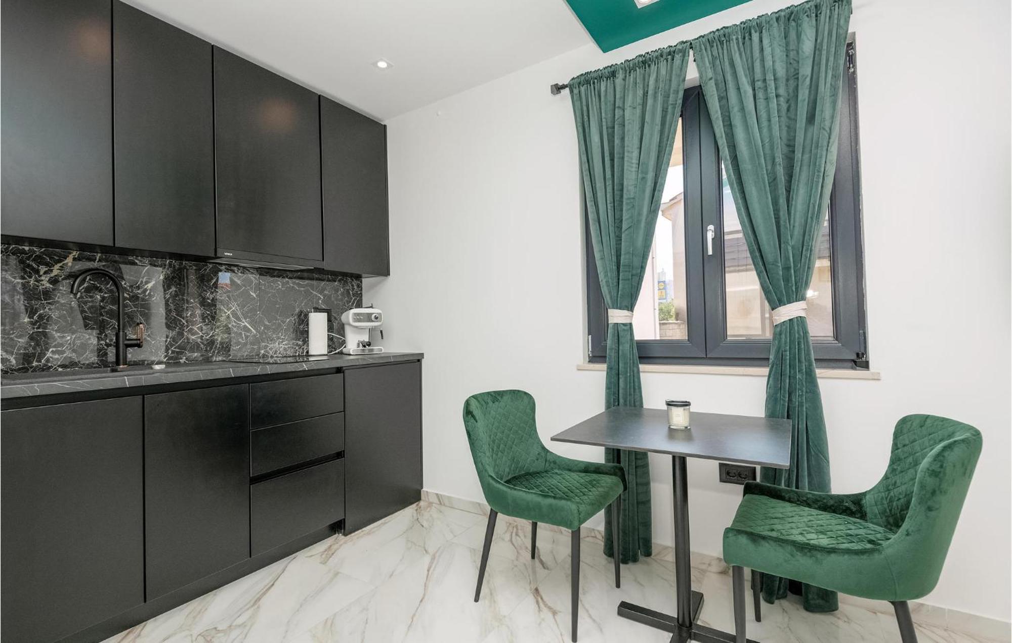 Awesome Apartment In Makarska With Wifi Ngoại thất bức ảnh