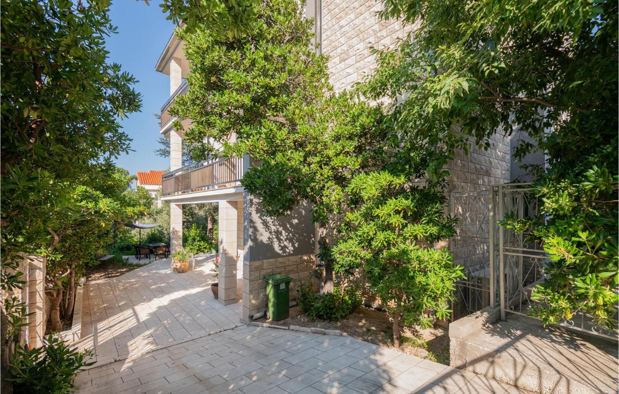Awesome Apartment In Makarska With Wifi Ngoại thất bức ảnh
